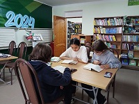 30 мая 2024 г. Обзор книжной выставки «Семья в творчестве русских классиков». Старобжегокайская СБ