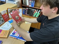 8 июля 2026 г. Книжная выставка «Ромашек белый хоровод». ЯГБ №2